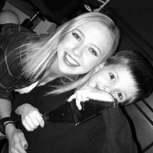 Meet your Posher, Hallie