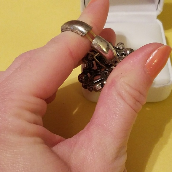 Ring - Picture 3 of 3