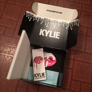 Kylie Jenner "Candy K" Lip Kit