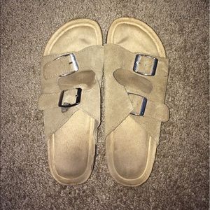 Double strap buckle sandals, with footbed