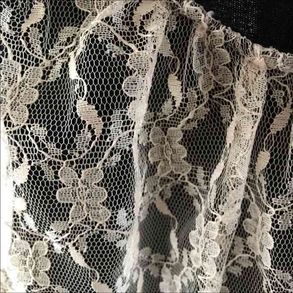 Lace top - Picture 3 of 4