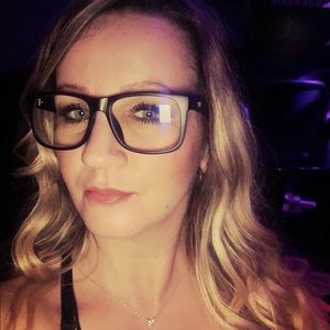 Meet your Posher, Claudia