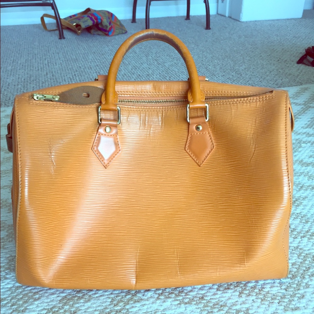 Used Louis Vuitton Epi leather speedy 30 bag!