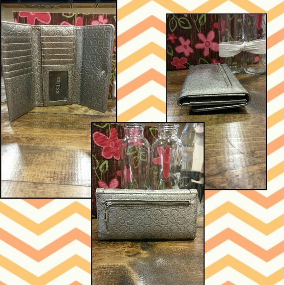 Guess Purse & wallet in a Pewter/Gold Color - Picture 4 of 7