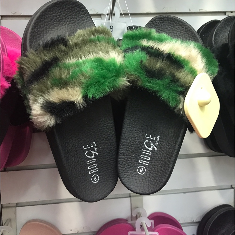 Sandals - Picture 3 of 4