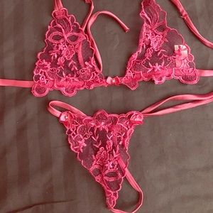 Sexy pink lace lingerie set