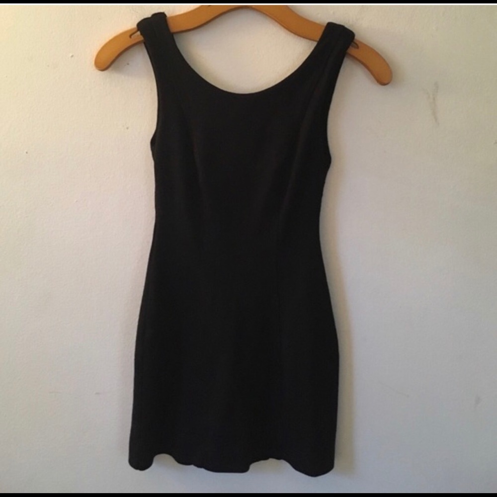 Fitted black top