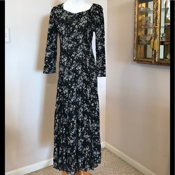 Norm Thompson Dresses & Skirts - Beautiful Norm Thompson Floral Maxi Dress
