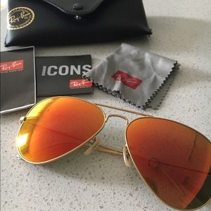 Red Mirrored aviators