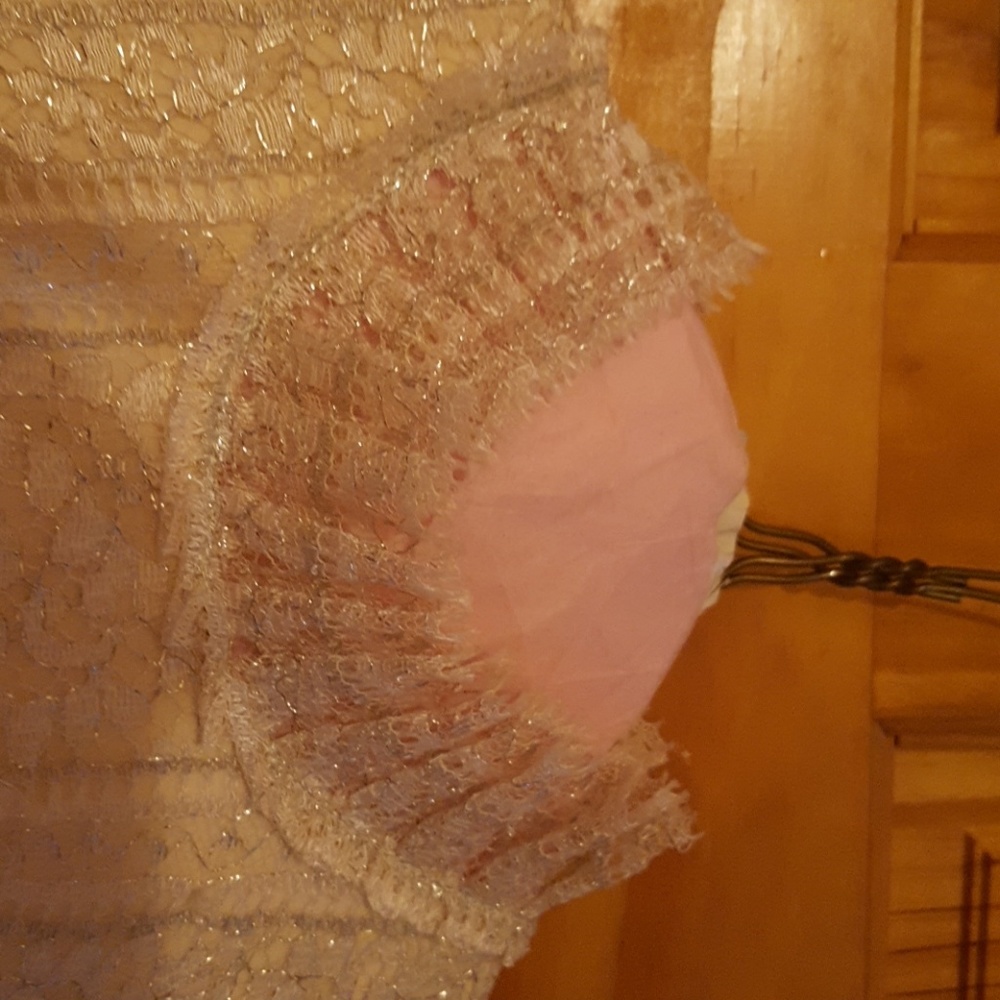 Gorgeously stunning off white gown - Picture 5 of 6