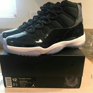 Retro Jordan 11 spacejam