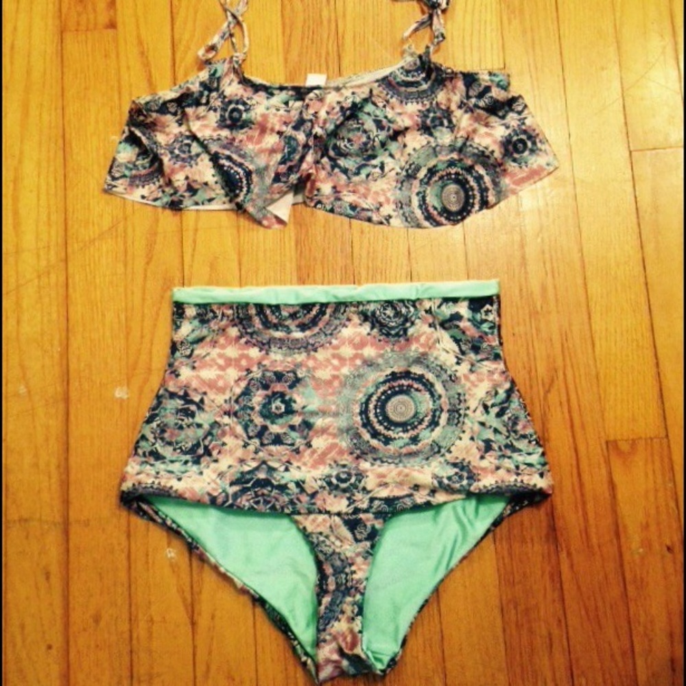 🍭👙Urban outfitters high waisted bikini