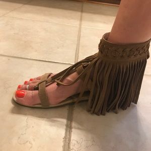🎉Koolaburra authentic never worn fringe sandals🎉