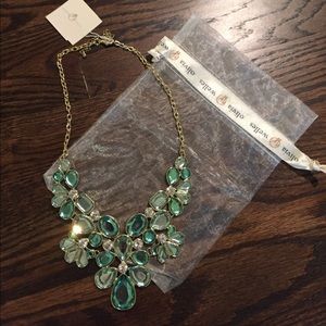 Olivia Welles statement necklace