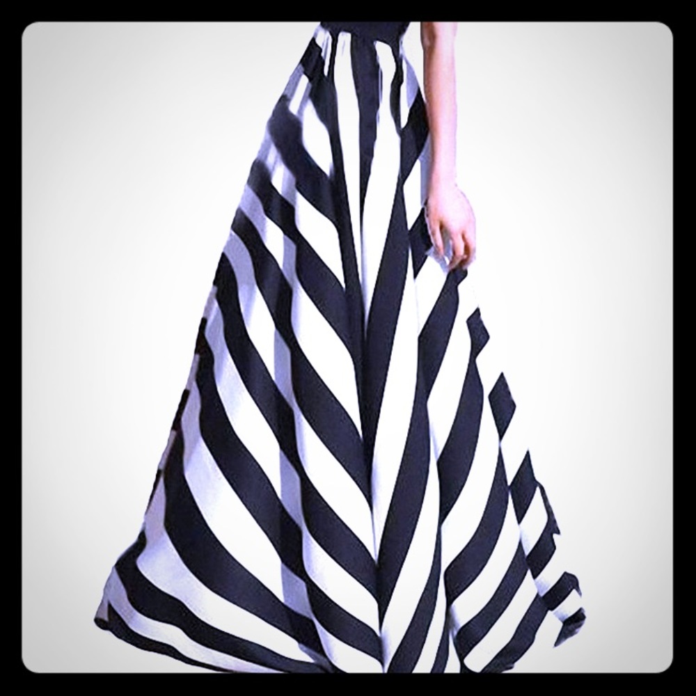 Black and white Maxi Skirt size medium