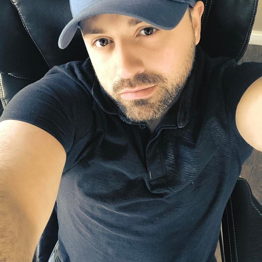 Meet your Posher, Derrick