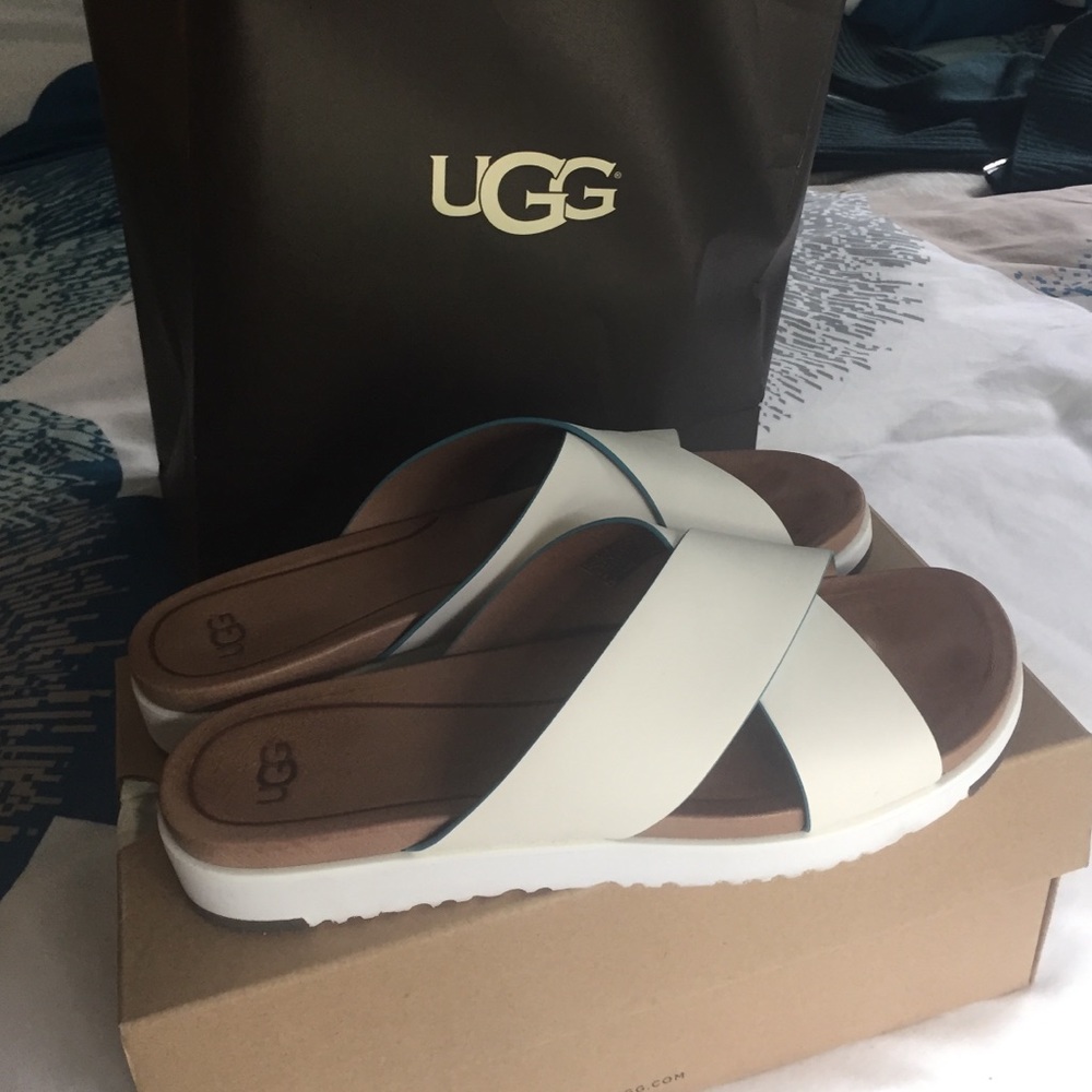 NWT UGG Women's Kari Blue Size 8 - Picture 1 of 2