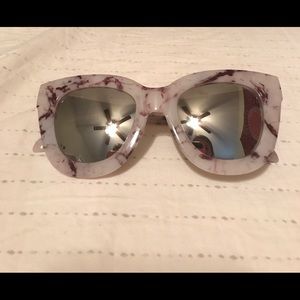 QUAY sunnies!! Make an offer!!