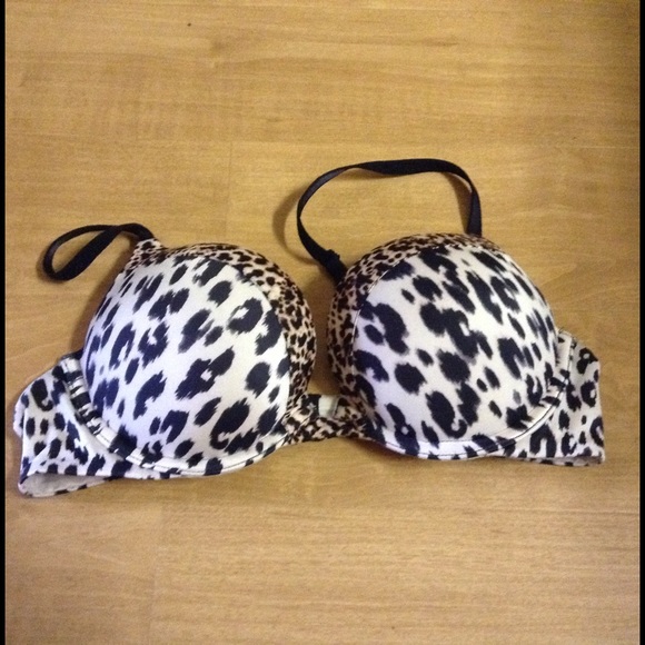 Victoria's Secret Other - Victoria's Secret Miraculous Plunge Bra