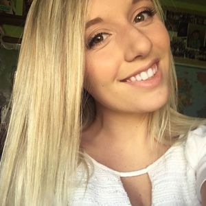 Meet your Posher, Abbey