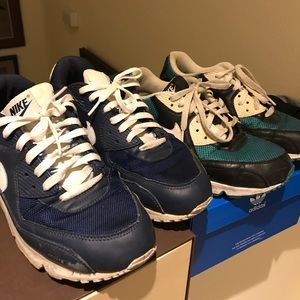 2 pairs of used NIKE AiR MAX.. Great shoes!!