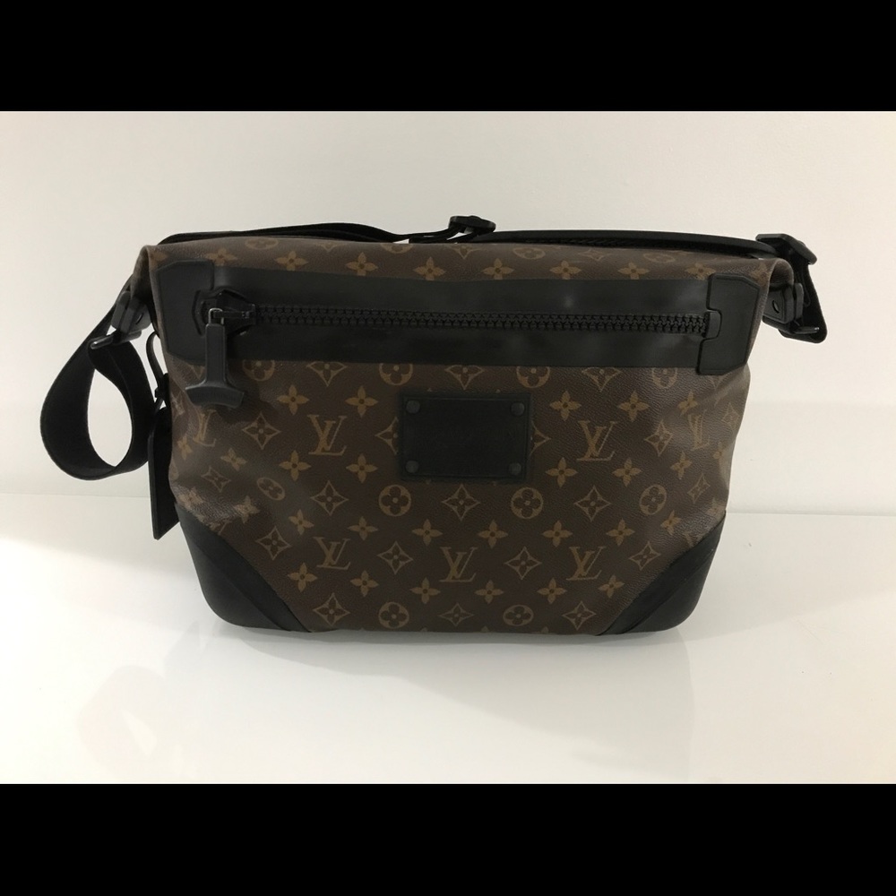 Louis Vuitton Messenger Bag