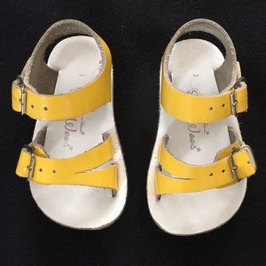 Sun-San Salt Water Sandals Sea-Wee size 3 yellow