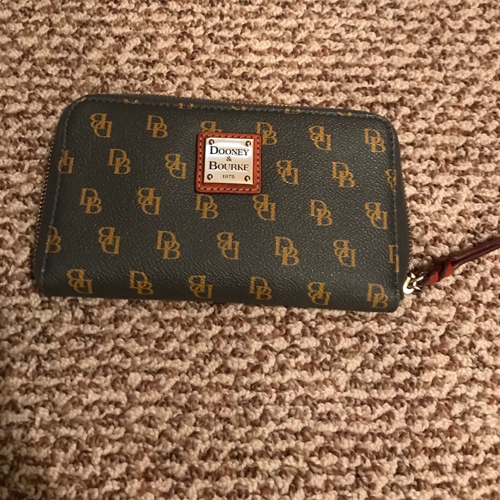 Dooney & Bourke