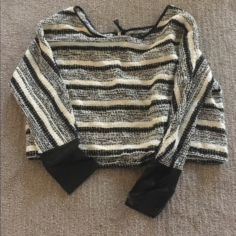 Long sleeve shirt with leather cuffs
