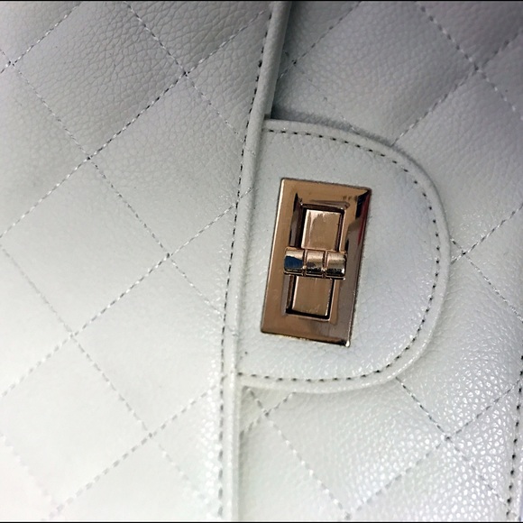 Ivory crossbody chain bag - Picture 8 of 8