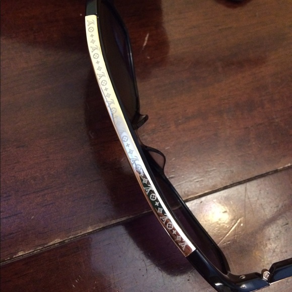 Authentic Louis Vuitton Evidence Aviator Sunglass - Picture 2 of 7