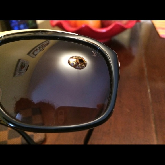 Authentic Louis Vuitton Evidence Aviator Sunglass - Picture 3 of 7