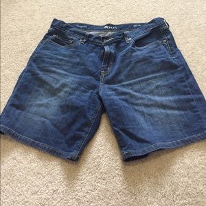 Dark wash denim Bermudas