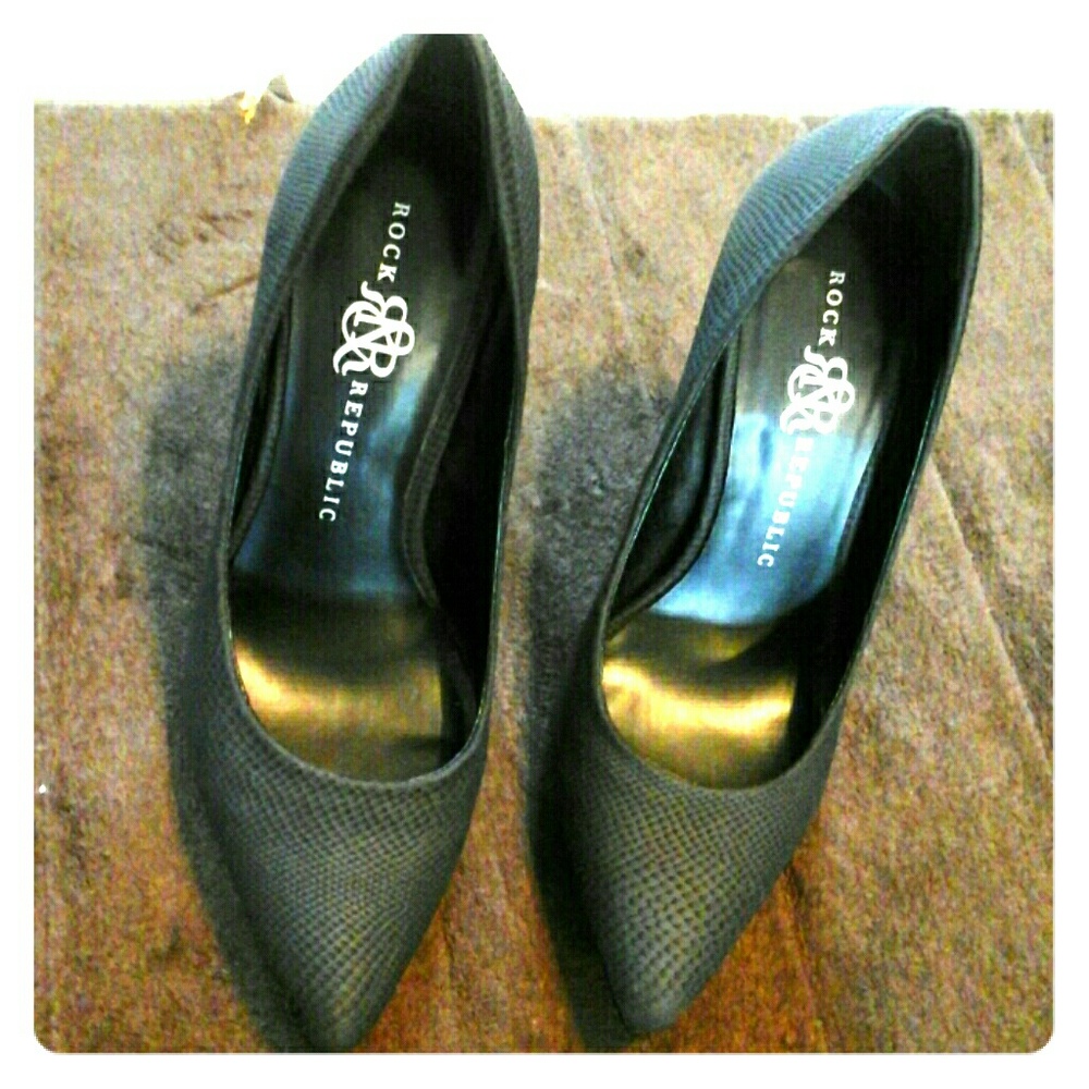 SEXY BLACK PUMP