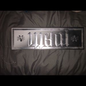 Kat Von D Metal Matte eyeshadow palette