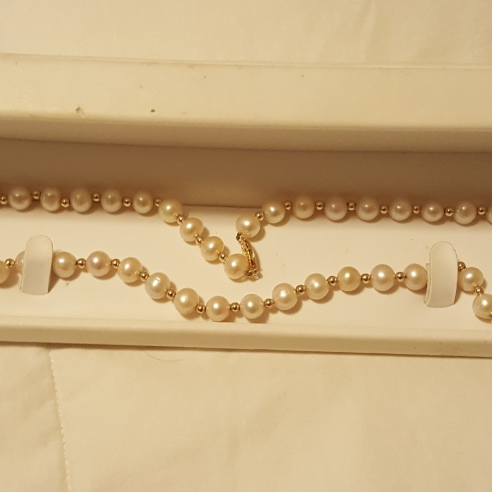 Pink and gold pearl necklace