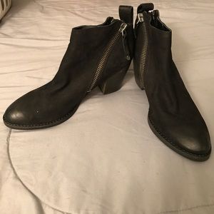 BRAND NEW never worn Dolce Vita booties