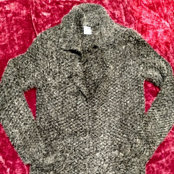 Sweater 🆕NWOT🎉🛍️ - Picture 2 of 3