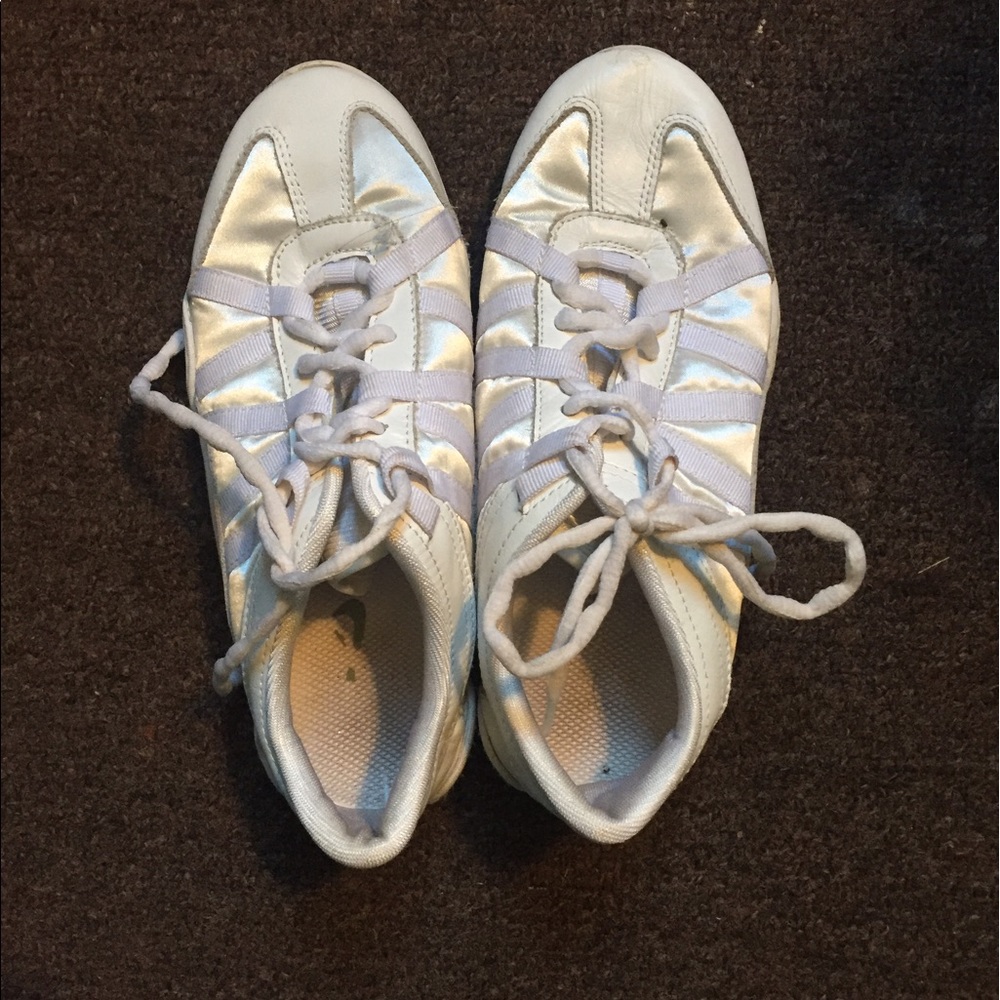White inifinity cheer shoes