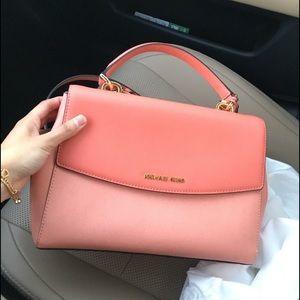 ON HOLD Michael Kors medium cross body hand bag