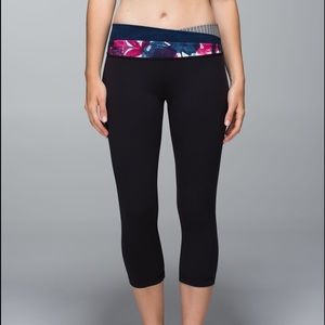 💋 lululemon 💋 black crop size 6