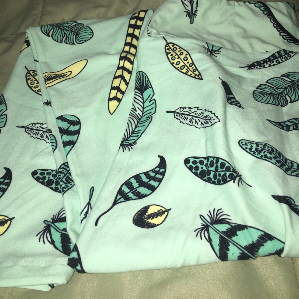 Lularoe one size mint green feather leggings NEW