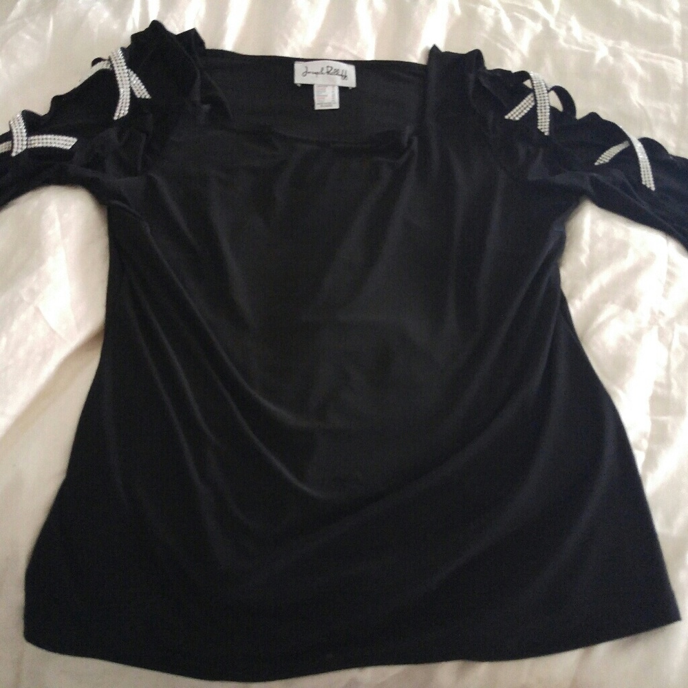 Black 1/4 length sleeve blouse
