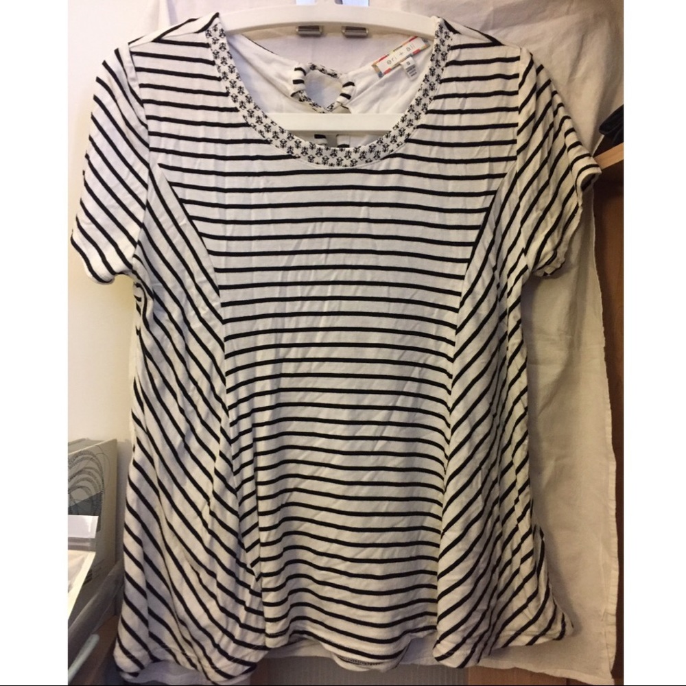 Lace-up tee