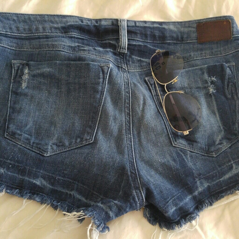 Shorts - Picture 2 of 4