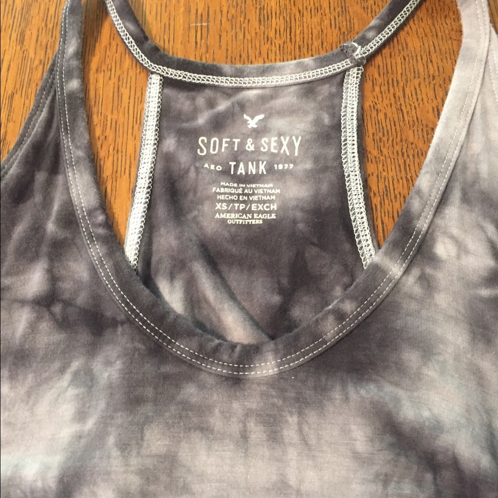 AEO Tank - Picture 2 of 2