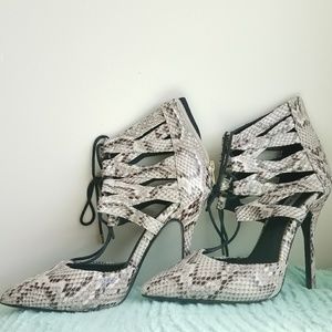 Steve Madden Snakeskin Tie Up Pumps/Ankle Bootie