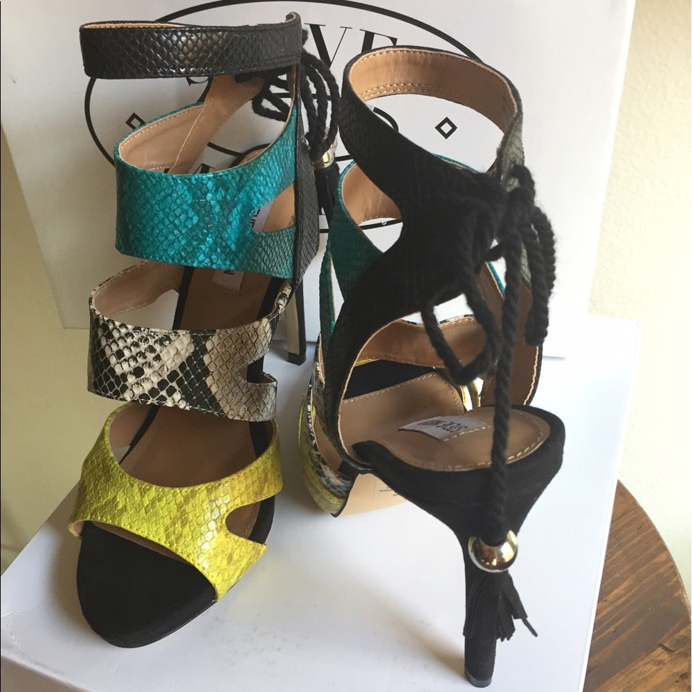 NWT Steve Madden Color Block Black Heels