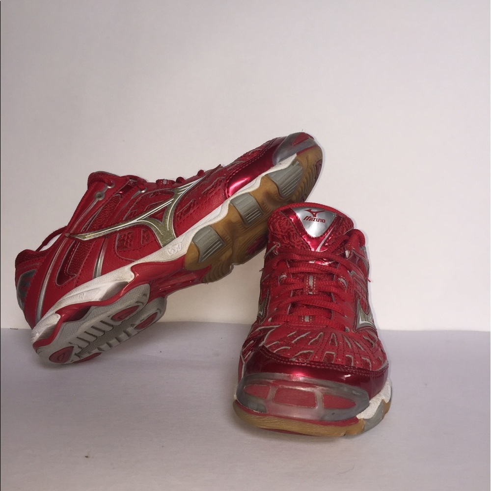 Size 8 Mizuno volleyball court shoes