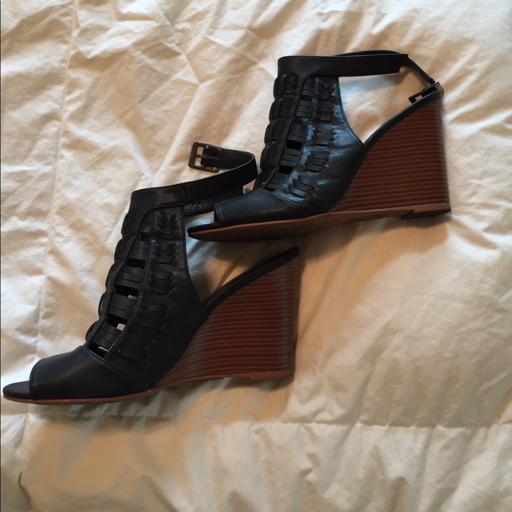 Black wedges